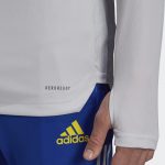 GU1900_on-model_detail-2_transparent_-_2000x2000