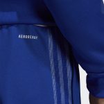 GU1904_on-model_detail-2_transparent_-_2000x2000
