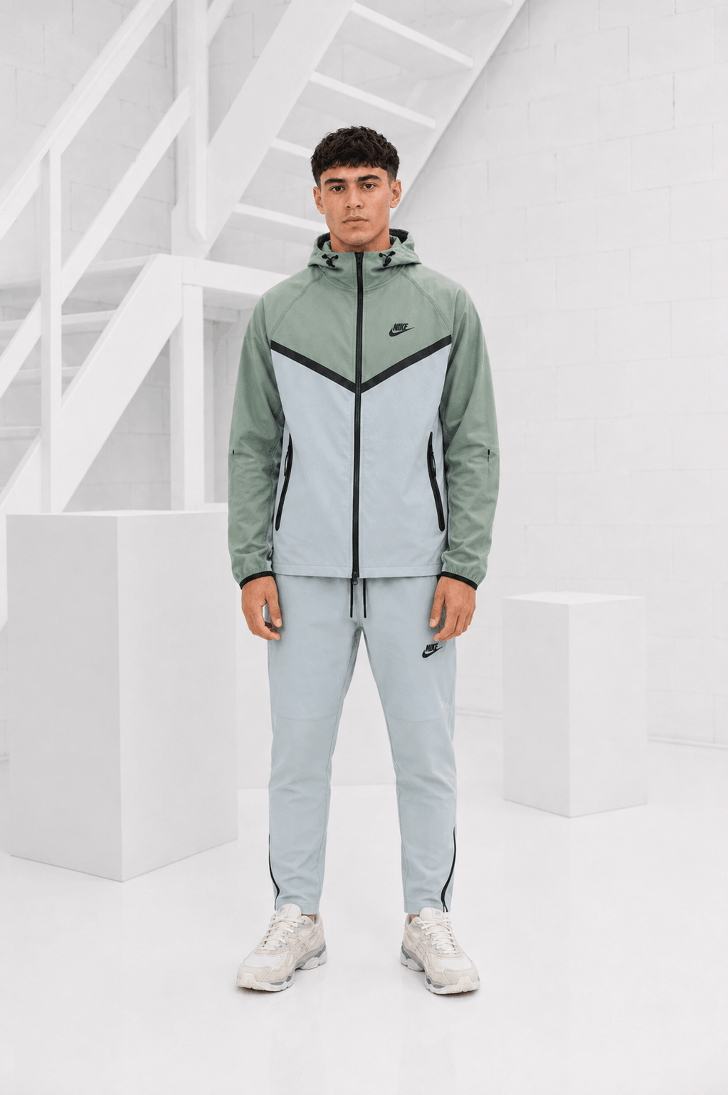 Nike Tech Woven Trainingspak Heren Lichtgroen - Maat XL - Kleur: Lichtgroen | Soccerfanshop