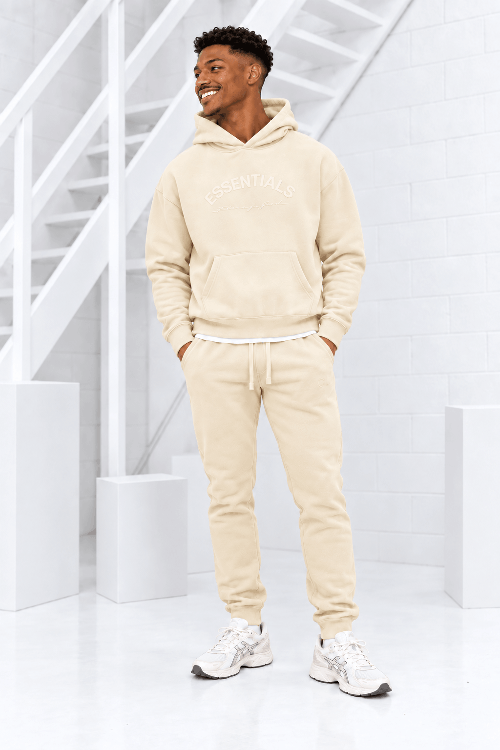 Cou7ure Essentials Basic Curve Trainingspak Heren Beige - Maat XS - Kleur: Beige | Soccerfanshop