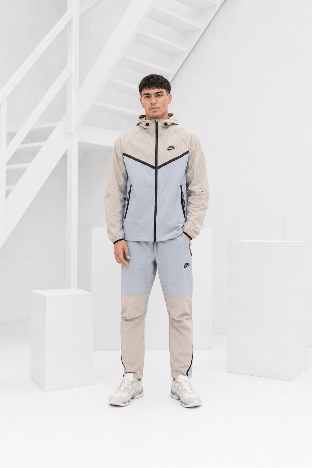Nike Tech Woven Trainingspak Heren Beige/Grijs - Maat S - Kleur: BeigeGrijs | Soccerfanshop