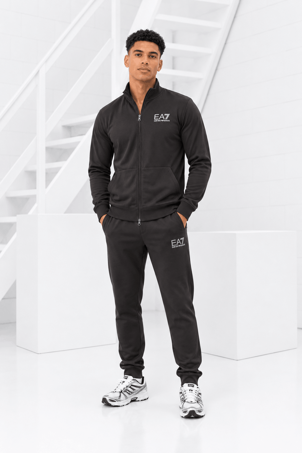 EA7 Emporio Armani 8NPV651 Trainingspak Heren Donkerbruin - Maat XXL - Kleur: Donkerbruin | Soccerfanshop