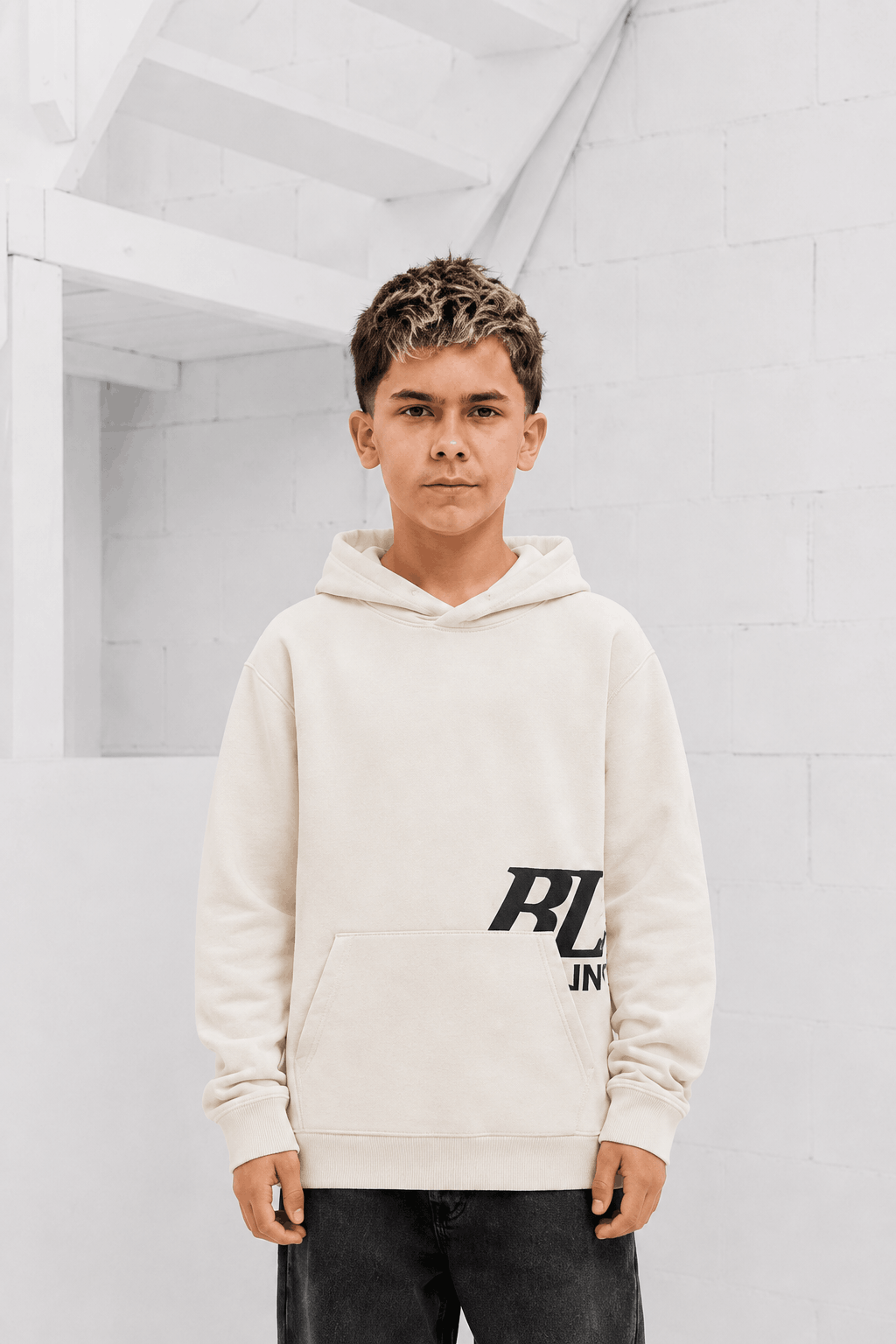 Ballin Amsterdam Ballin Amsterdam Semi-Hidden Monogram Kids Hoodie Off-white - Maat 140 - Kleur: gebroken-wit | Soccerfanshop