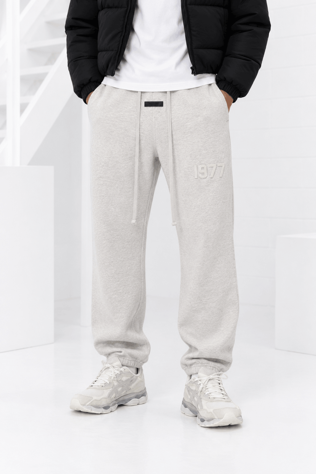 Fear Of God Essentials 1977 Sweatpants Heren Light Oatmeal - Maat M - Kleur: Gebroken WitLichtgrijs | Soccerfanshop