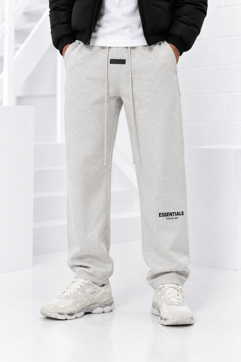 Fear Of God Essentials Fleece One Sweatpants Heren Light Oatmeal - Maat M - Kleur: LichtgrijsZwart | Soccerfanshop