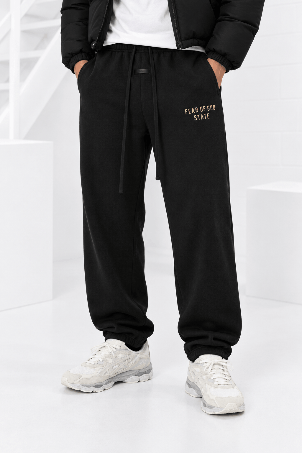 Fear Of God Essentials Fleece State Sweatpants Heren Zwart - Maat S - Kleur: GoudZwart | Soccerfanshop