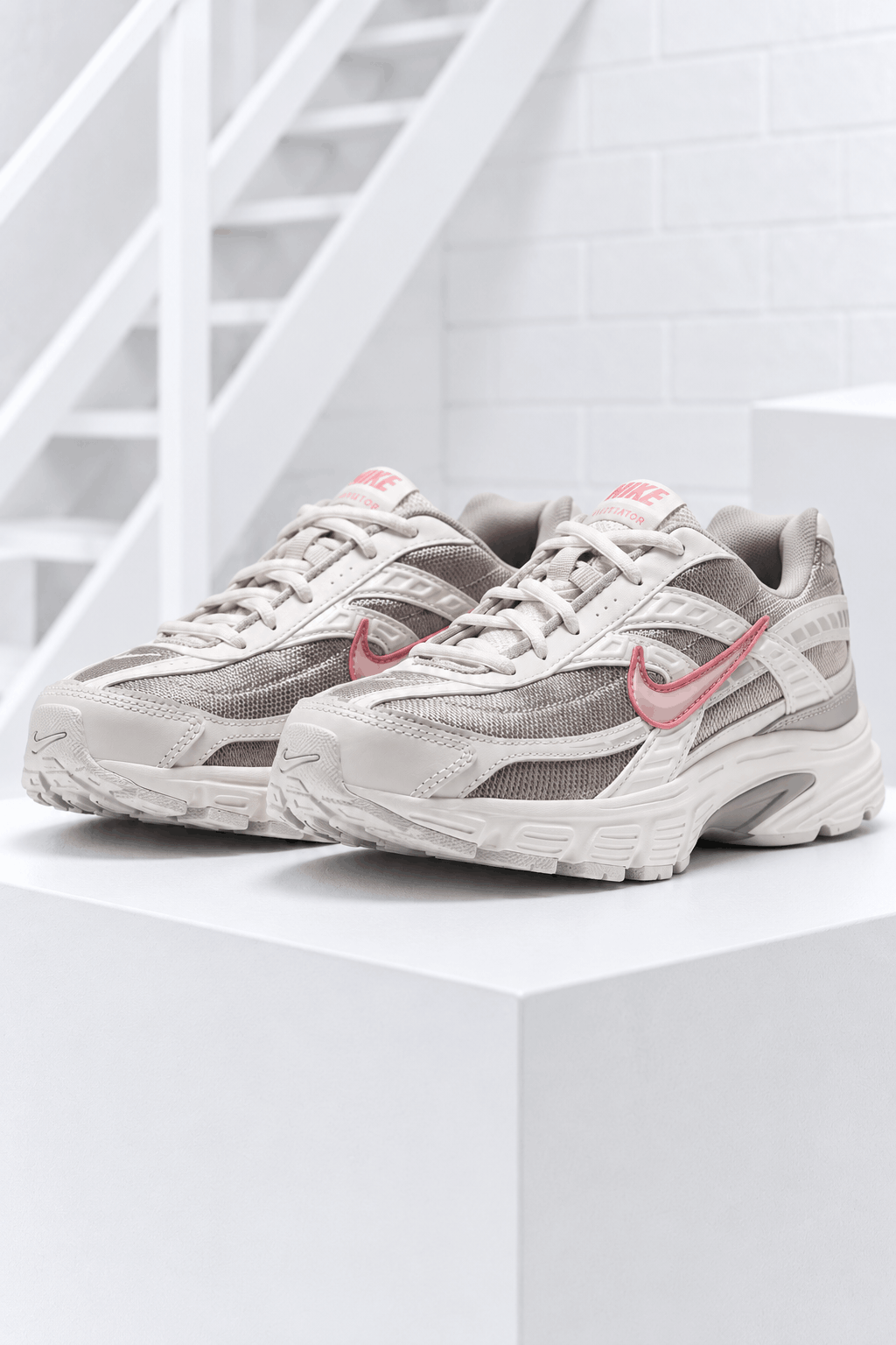 Nike Initiator Sneakers Dames Wit/Grijs - Maat 43 - Kleur: LichtgrijsWitRoze | Soccerfanshop